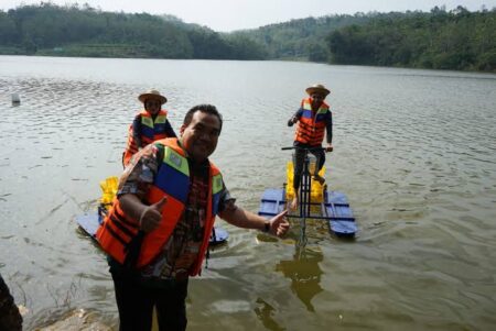 wisata di blora waduk tempuranjpeg