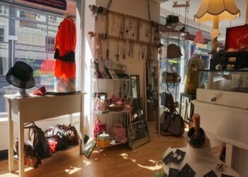 Strategi Bisnis Thrift Shop dengan Modal Kecil Agar Cuan