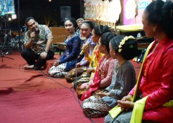 Pementasan Wayang Kulit di Pendopo Kabupaten Tampilkan Sinden Idol, Berharap Muncul Banyak Niken Salindry dari Blora