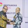 Penghargaan ini diserahkan langsung oleh Direktur Jenderal Migas, Tutuka Ariadji, yang mewakili Menteri ESDM, kepada General Manager Zona 12 PEPC, Merfredi.
