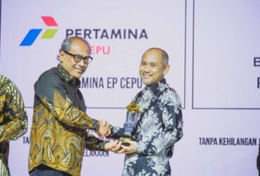 Penghargaan ini diserahkan langsung oleh Direktur Jenderal Migas, Tutuka Ariadji, yang mewakili Menteri ESDM, kepada General Manager Zona 12 PEPC, Merfredi.