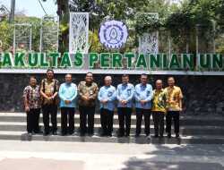 Bupati Blora saat foto bersama jajaran UNS Solo