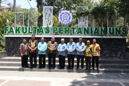 Bupati Blora saat foto bersama jajaran UNS Solo