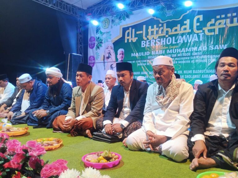 Peringatan Maulid Nabi Muhammad SAW Ribuan Warga Kunjungi Ponpes Al-Ittihad Cepu