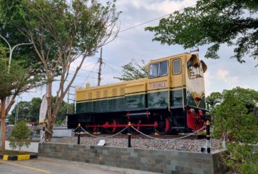 lokomotif tua stasiun solo balapan