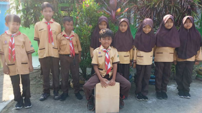 Tingkatkan Kemampuan Berkreativitas, Siswa SD Negeri Jipang Kecamatan Cepu Blora Diajari Membuat Cajon