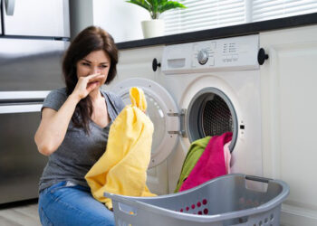 Tips Mencuci Pakaian di Mesin Cuci Agar Tidak Berbau Apek