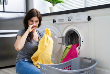 Tips Mencuci Pakaian di Mesin Cuci Agar Tidak Berbau Apek