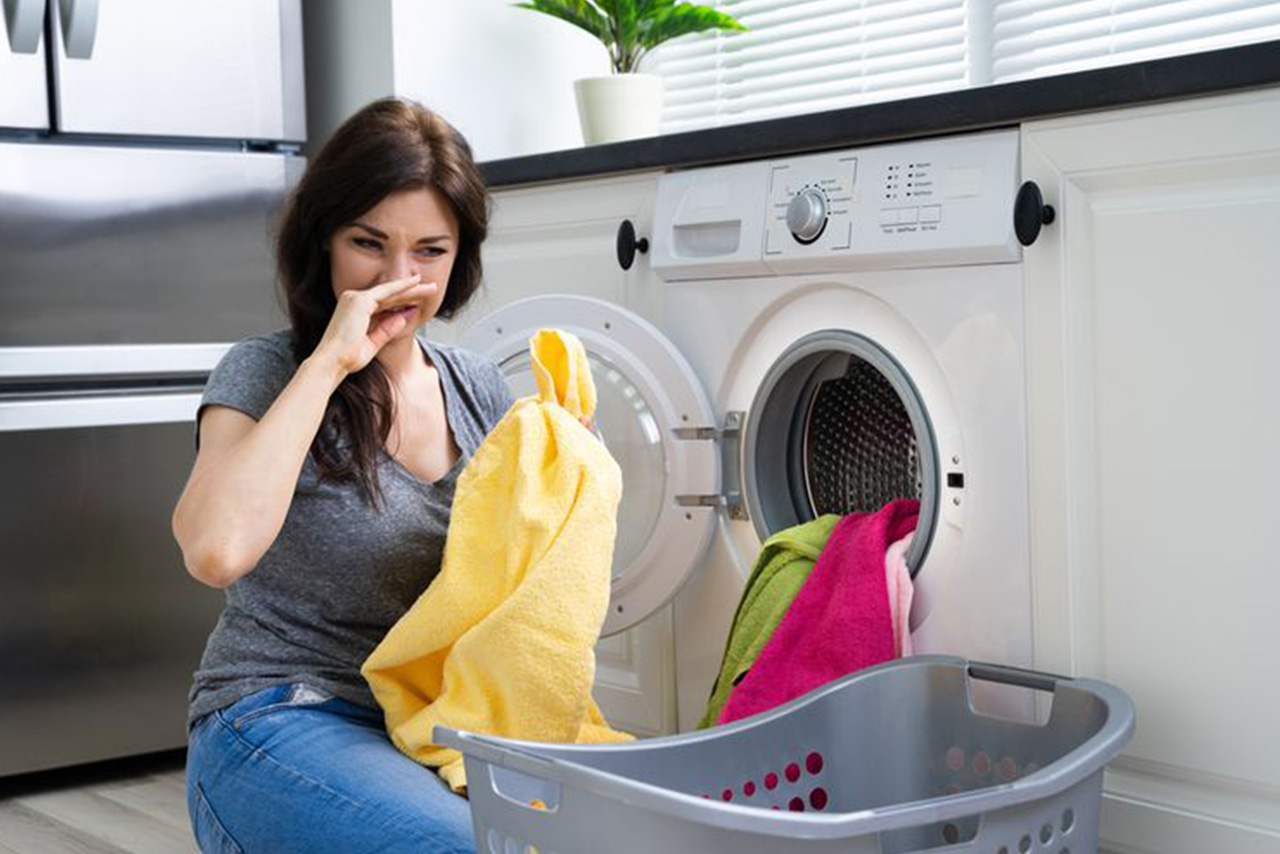 Tips Mencuci Pakaian di Mesin Cuci Agar Tidak Berbau Apek