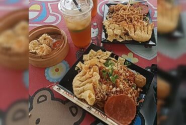 Mie Njedir Warung Ijo, Sensasi Pedas Nikmat yang Bikin Ketagihan
