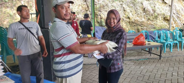 Penambang Sumur Tua Ledok Blora, Gelar Gathering dan Berbagi Kebahagiaan