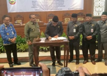 Rapat Paripurna DPRD Blora, Bupati Blora Jawab Pandangan Umum Fraksi 5 Rapat Paripurna DPRD Blora, Bupati Blora Jawab Pandangan Umum Fraksi