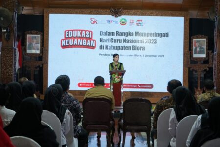 OJK Edukasi Keuangan Guru dan Pelaku UMKM di Blora