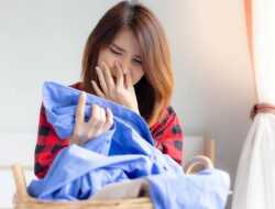Tips Mudah Menghilangkan Bau Ketiak pada Pakaian