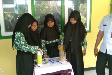 SDN Gadon Ubah Bunga Telang Jadi Minuman Ajaib, Bisa Atasi Stres dan Bikin Sehat