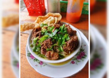 Kuliner Cepu, Mie Ayam Mbah Ngawan Menawarkan Sensasi Menikmati Mie Ayam dengan Pemandangan Sungai Bengawan Solo