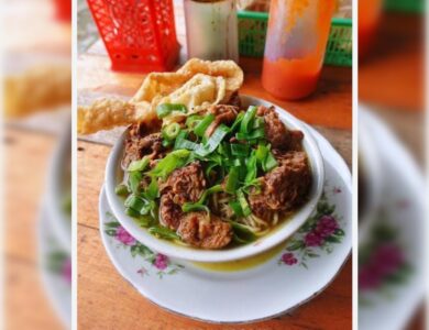 Kuliner Cepu, Mie Ayam Mbah Ngawan Menawarkan Sensasi Menikmati Mie Ayam dengan Pemandangan Sungai Bengawan Solo