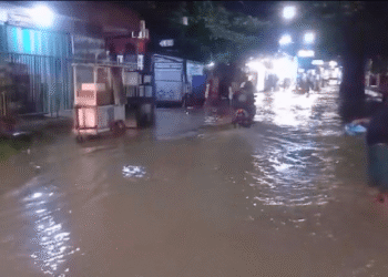 Banjir di Cepu, Jembatan Ambrol, Tembok Jebol, Dua Bayi Diungsikan