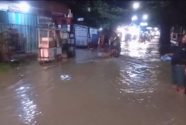 Banjir di Cepu, Jembatan Ambrol, Tembok Jebol, Dua Bayi Diungsikan