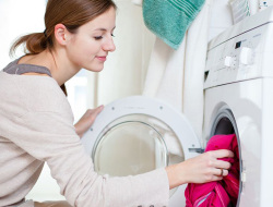 7 Langkah Mudah Mencuci Selimut di Mesin Cuci Seperti Habis dari Laundry