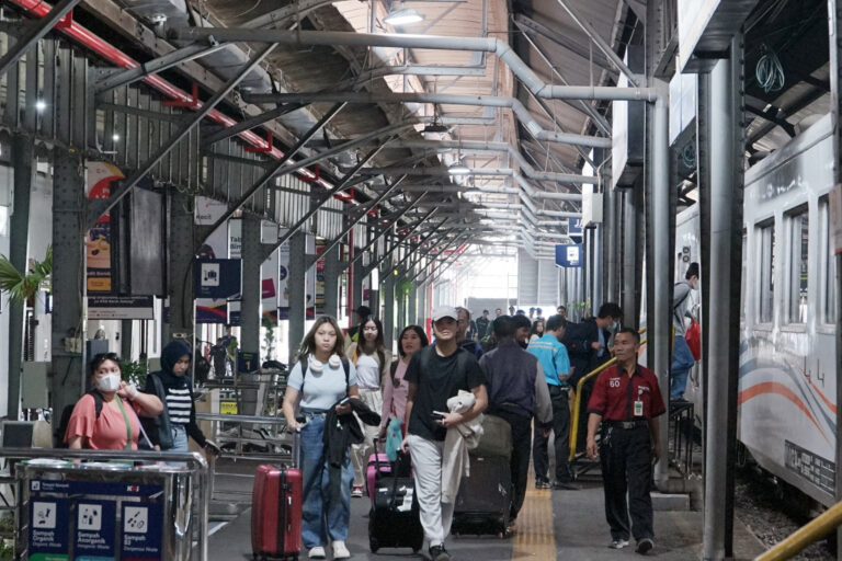 Bangkit dari Pandemi! Kereta Api Daop 4 Semarang Pecahkan Rekor: 24 Ribu Penumpang Per Hari