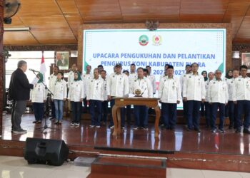 KABARCEPU.ID - Setiyono resmi dilantik sebagai Ketua KONI Blora masa bakti 2023-2027 oleh Ketua KONI Jawa Tengah Bona Ventura Sulistiana, di Pendopo Kabupaten Blora, Kamis 11 Januari 2024.