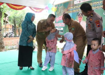Bupati Blora Canangkan Sub PIN Polio 4 Bupati Blora Canangkan Sub PIN Polio
