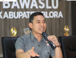 Menjelang Kunjungan Presiden, Bawaslu Blora Ribuan APK