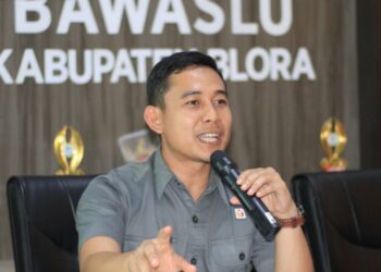 Menjelang Kunjungan Presiden, Bawaslu Blora Ribuan APK