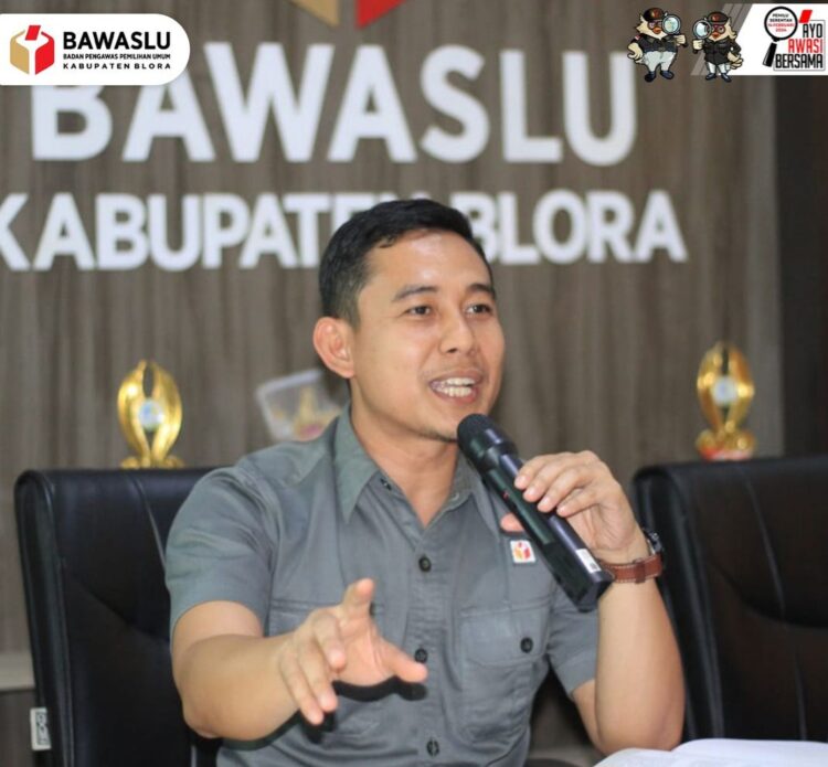 Menjelang Kunjungan Presiden, Bawaslu Blora Ribuan APK 1 Menjelang Kunjungan Presiden, Bawaslu Blora Ribuan APK