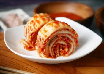 Dibalik Merahnya Kimchi Ada Sebuah Cerita Rasa yang Tak Terlupakan, Berikut INI Resep Terbaik untuk Menciptakan Kelezatan Korea di Rumah 4 Dibalik Merahnya Kimchi Ada Sebuah Cerita Rasa yang Tak Terlupakan, Berikut INI Resep Terbaik untuk Menciptakan Kelezatan Korea di Rumah