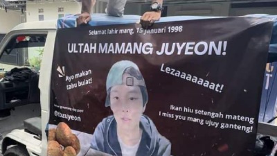 Fans Juyeon The Boyz Bagikan Tahu Bulat Gratis untuk Rayakan Ultah Sang Idola