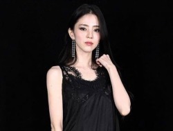 Han So Hee Tampil Nyeker di Paris Fashion Week, Netizen: Nyeker Tapi Tetap Elegan