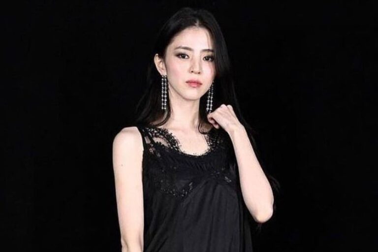 Han So Hee Tampil Nyeker di Paris Fashion Week, Netizen: Nyeker Tapi Tetap Elegan