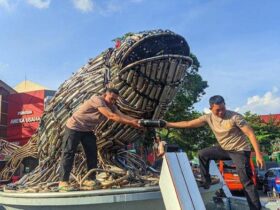 Ada yang Unik! Ribuang Knalpot Brong Dirubah Menjadi Patung Ikan Bandeng