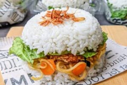 Ide Jualan Paling Menguntungkan, Nasi Burger 2.000 Dijamin Laris Manis