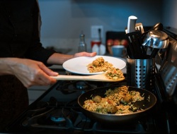 Ibu Tiidak Perlu Lagi Masak  Terlalu Lama! Ini Cara Memasak Nasi Goreng Dalam 15 Menit