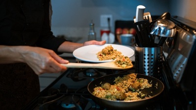 Ibu Tiidak Perlu Lagi Masak  Terlalu Lama! Ini Cara Memasak Nasi Goreng Dalam 15 Menit