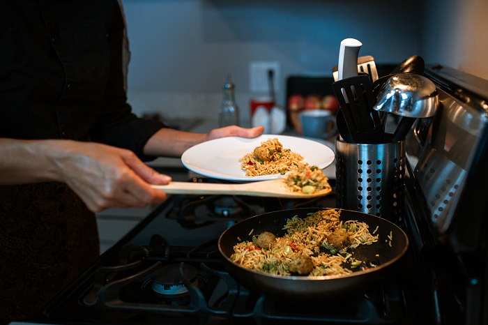 Ibu Tiidak Perlu Lagi Masak  Terlalu Lama! Ini Cara Memasak Nasi Goreng Dalam 15 Menit