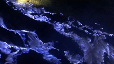 Keindahan Gunung Ijen, Menaklukkan Puncak dan Menyaksikan Fenomena Blue Fire yang Spektakuler