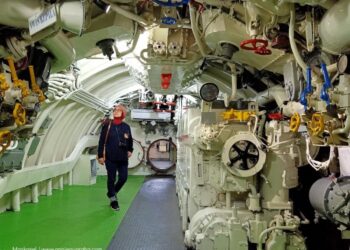 Menjelajahi Sejarah dan Teknologi di Monumen Kapal Selam Surabaya 8 Menjelajahi Sejarah Dan Teknologi Di Monumen Kapal Selam Surabaya