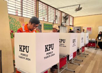 Pekerja Phe Nyoblos Di Lepas Pantai Energi Untuk Negeri, Suara Dari Lautan Untuk Demokrasi