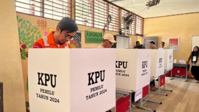 Pekerja Phe Nyoblos Di Lepas Pantai Energi Untuk Negeri, Suara Dari Lautan Untuk Demokrasi