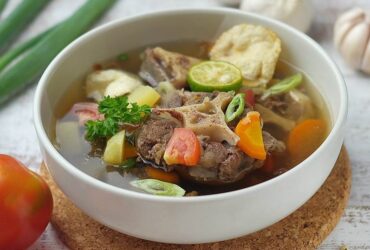 Resep Sup Iga Bening Sederhana dan Lezat untuk Musim Hujan