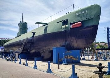 Terjun Ke Bawah Laut Tanpa Basah Jelajahi Rahasia Kapal Selam Di Monumen Kapal Selam Surabaya