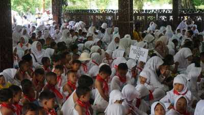 Manasik Haji Perkenalkan Ibadah Haji Sejak Dini kepada Anak-Anak