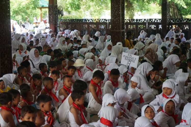 Manasik Haji Perkenalkan Ibadah Haji Sejak Dini kepada Anak-Anak