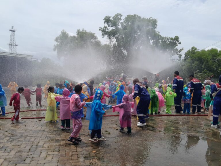 Edukasi Seru Pemadam Kebakaran Pertamina EP Field Cepu, Warnai Keceriaan Anak-anak TK