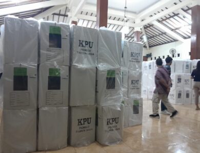 1.205 Kotak Suara Tiba di Cepu Blora, Petugas Siaga 24 Jam Jaga Logistik Pemilu 2024