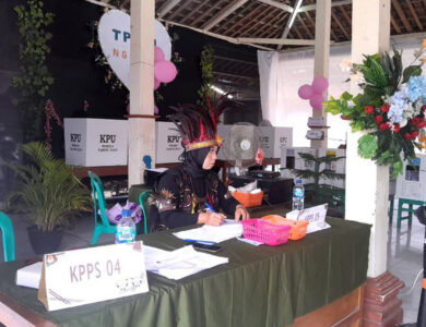 Anti Mainstream Uniknya Tps Di Blora Ini Dekor Tempat Pemungutan Suara Bernuansa Valentine Citarasa Kearifan Lokal